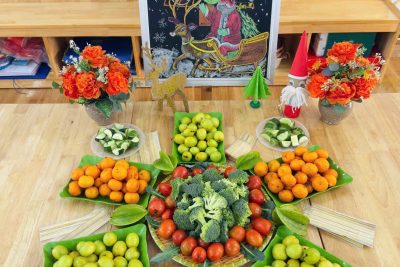 ❤️❤️❤️Liên tục những hoạt động lấy trẻ làm trung tâm, học mà chơi chơi mà học theo từng chủ đề :  Hoạt động trải nghiệm: làm cây thông Noel từ rau củ quả của các bạn lớp 5 tuổi c ngày hôm nay đã nhận được cơn mưa lời khen của các bậc phụ huynh ! Chỉ có thể là yêu tại Trường Mn Yên Phú ! ❤️❤️❤️🌱🌱🌱