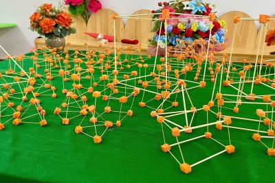 🥕 CÁC CON ĐANG “XÂY DỰNG” THẾ GIỚI TỪ NHỮNG KHỐI HÌNH DIỆU KỲ!